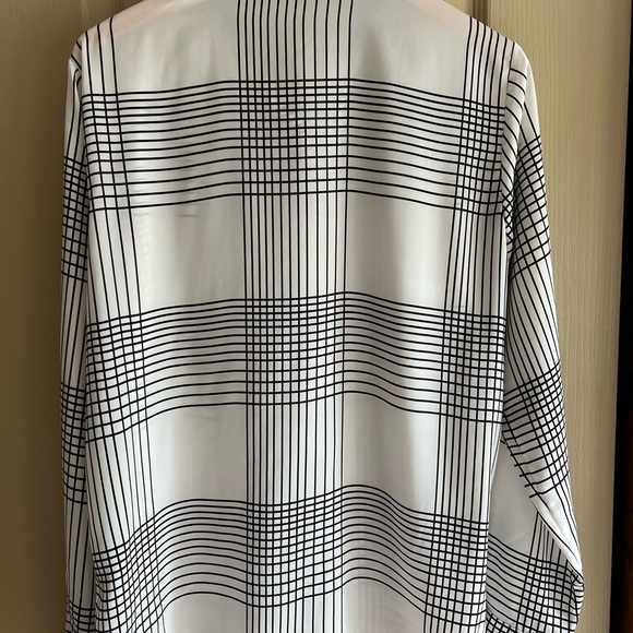 Banana Republic, button down blouse, size L - Picture 2 of 4
